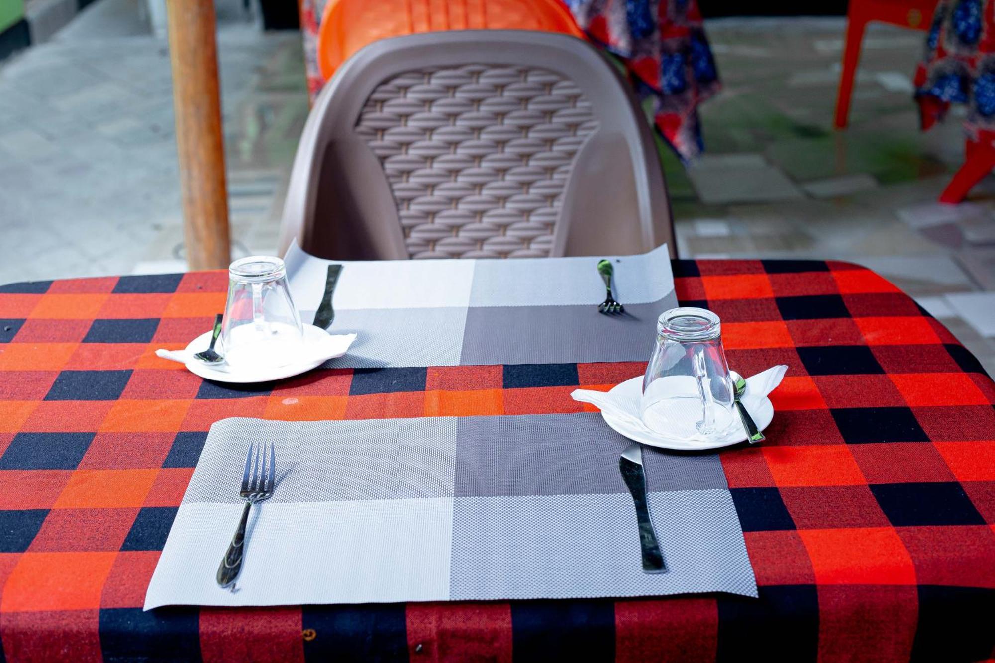 L&J Modern Backpackers Bnb ดาร์เอสซาลาม ภายนอก รูปภาพ