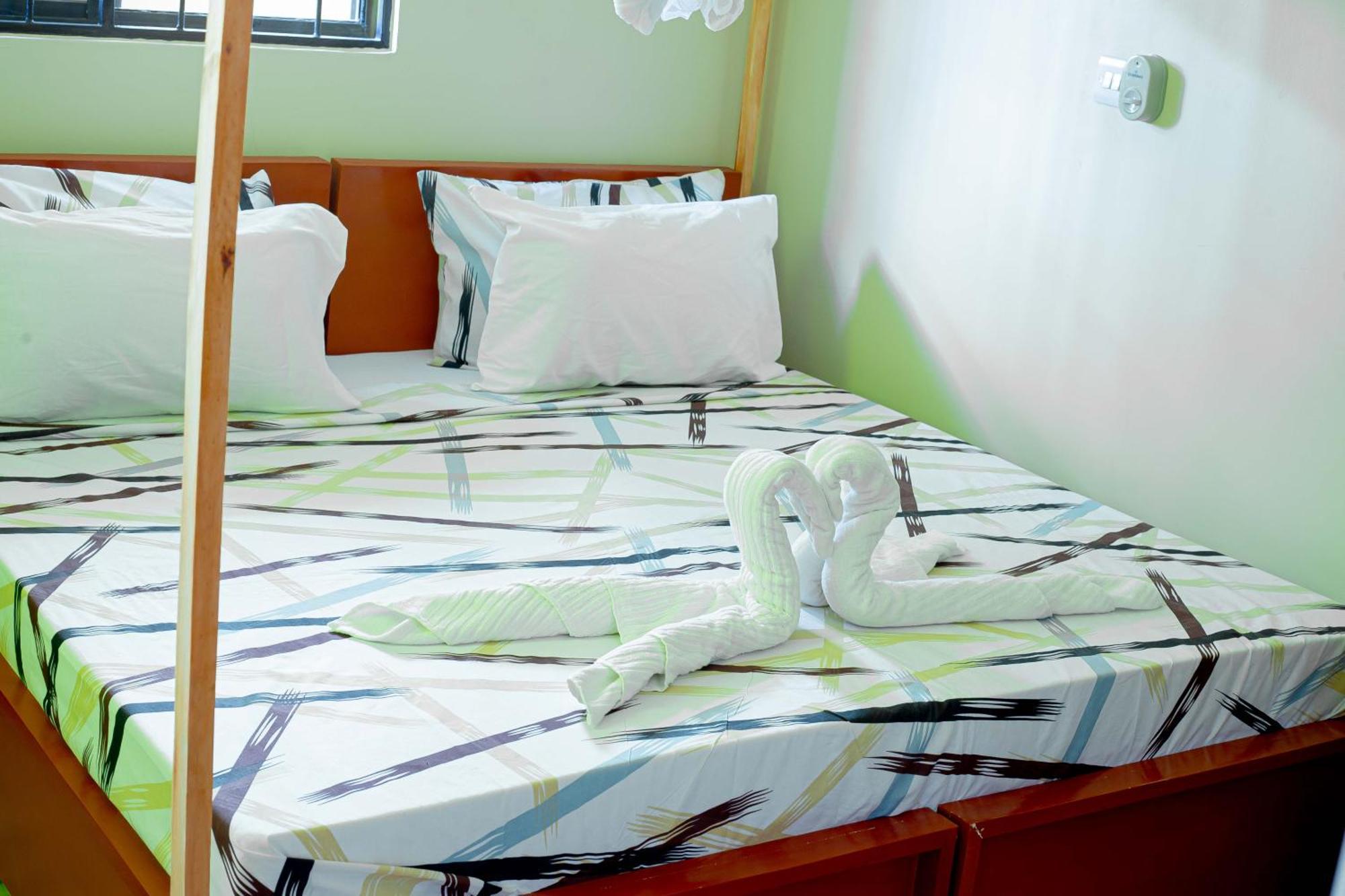 L&J Modern Backpackers Bnb ดาร์เอสซาลาม ภายนอก รูปภาพ